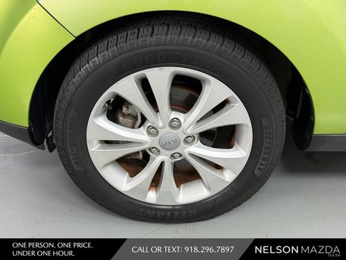 Used 2016 Kia Soul + FWD image 13