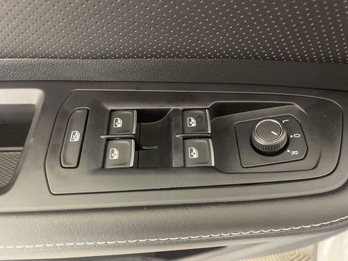 New 2026 Volkswagen Atlas Cross Sport SE image 9