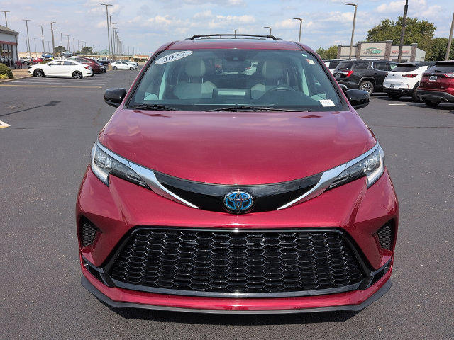 Used 2022 Toyota Sienna XSE w/ XSE Plus Package AWD/4WD image 2