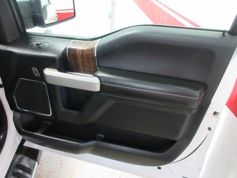 Used 2017 Ford F150 Lariat image 34