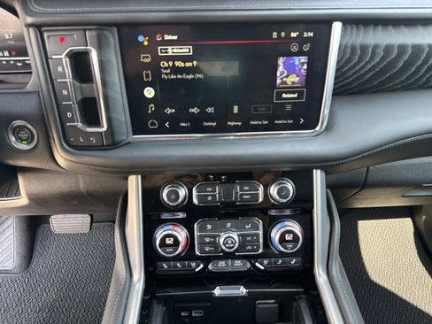 Used 2022 GMC Yukon XL Denali image 29