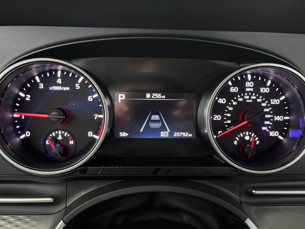 Used 2024 Kia Carnival LX FWD image 8