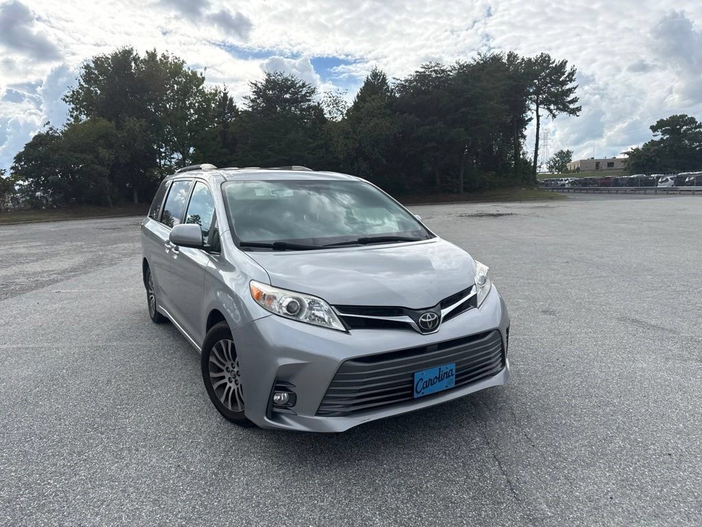 Used 2018 Toyota Sienna XLE Premium FWD image 5