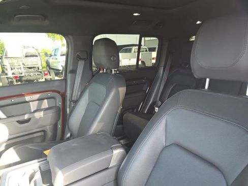 Used 2024 Land Rover Defender 130 X-Dynamic SE AWD/4WD image 6