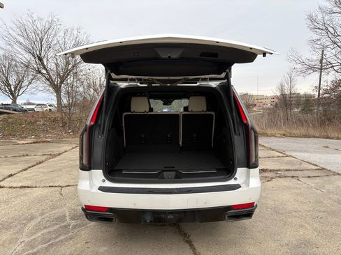 Used 2021 Cadillac Escalade ESV Sport w/ Driver Assist Tech Package image 15