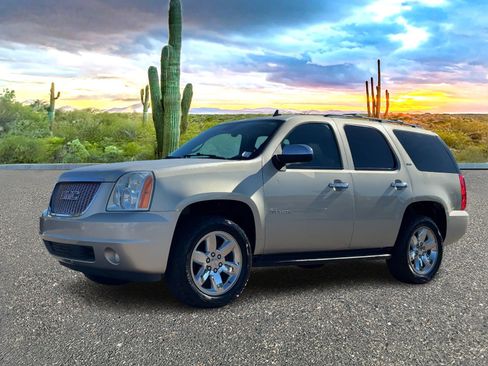 Used 2014 GMC Yukon SLT image 2