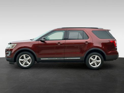 Used 2016 Ford Explorer XLT w/ Equipment Group 202A AWD/4WD image 4
