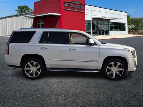 Used 2016 Cadillac Escalade Luxury image 6