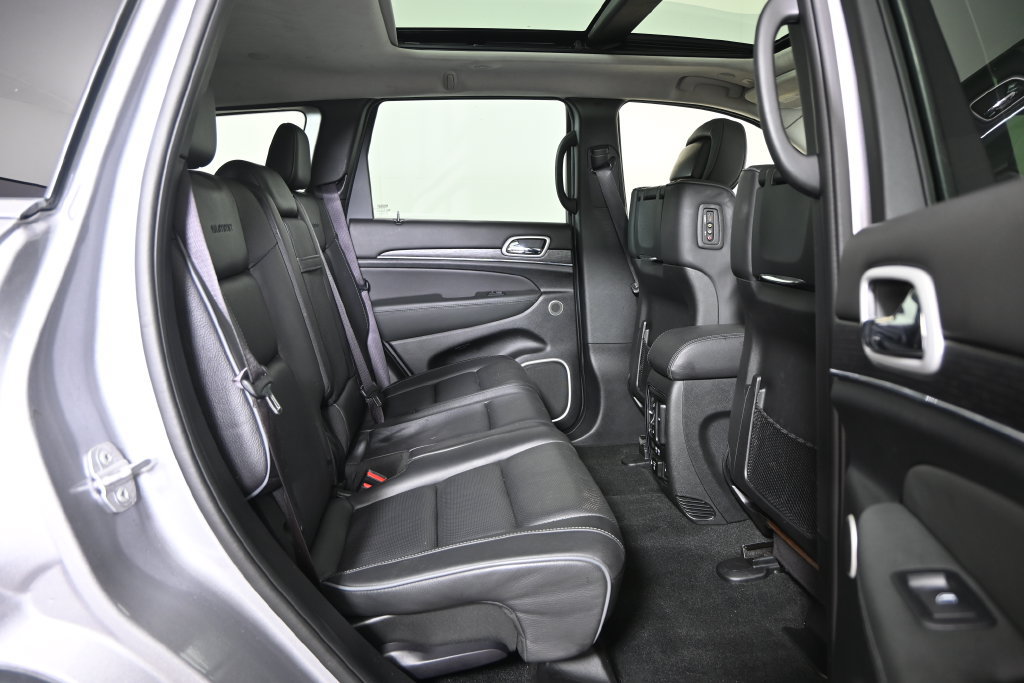Used 2021 Jeep Grand Cherokee Summit AWD/4WD image 16