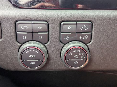 Used 2024 Chevrolet Silverado 2500 LT image 32