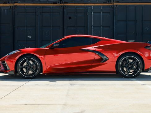 Used 2024 Chevrolet Corvette Stingray Preferred Cpe w/ Z51 Performance Package RWD image 4