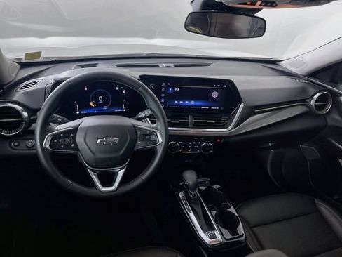 Used 2025 Chevrolet Trax ACTIV w/ Sunroof Package FWD image 24