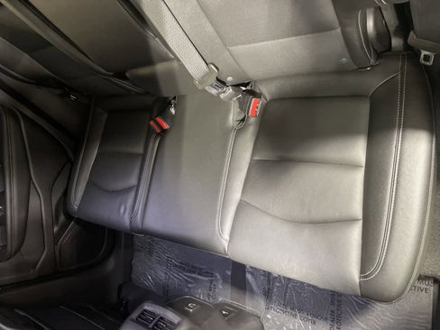 Used 2024 GMC Terrain SLT image 12