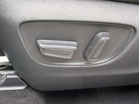 Used 2022 Toyota Highlander LE image 20