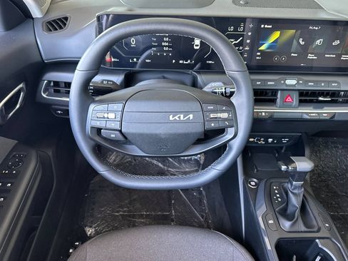 Used 2025 Kia K4 EX FWD image 11