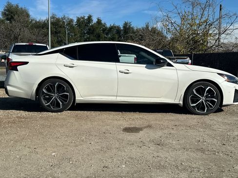 Used 2023 Nissan Altima 2.5 SR w/ SR Premium Package image 9