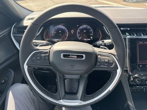 New 2025 Jeep Grand Cherokee Altitude image 25