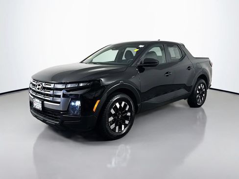 Used 2025 Hyundai Santa Cruz SE AWD/4WD image 2