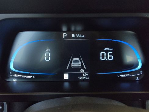 Used 2025 Hyundai Elantra SE image 23