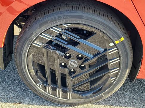 New 2026 Nissan Sentra SR w/ Floor Mat Package FWD image 3