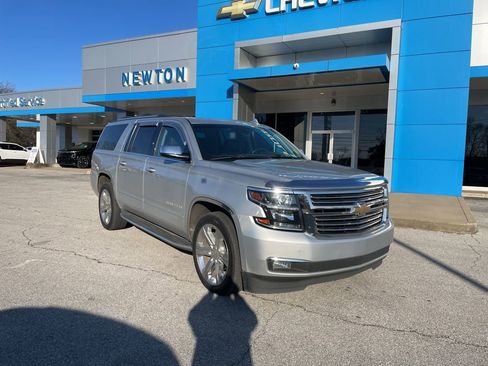 Used 2019 Chevrolet Suburban Premier image 2