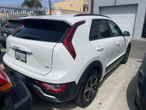 Used 2025 Kia Niro EX FWD image 4