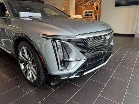 Used 2026 Cadillac Lyriq Signature Luxury w/ Nappa Leather Package AWD/4WD image 36