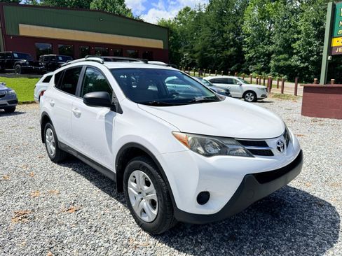 Used 2013 Toyota RAV4 LE FWD image 2