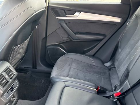 Used 2021 Audi Q5 e Premium Plus w/ Premium Plus Package image 12