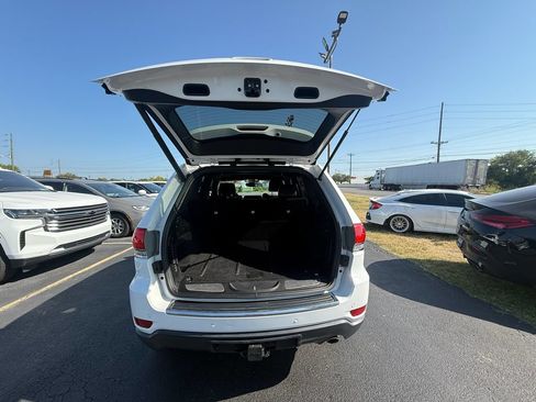 Used 2017 Jeep Grand Cherokee Limited AWD/4WD image 5