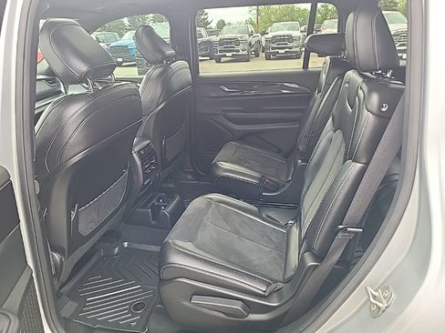 Used 2023 Jeep Grand Cherokee L Laredo AWD/4WD image 15