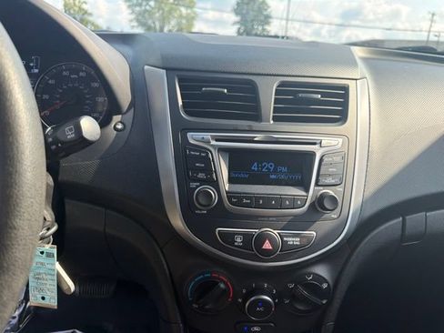 Used 2017 Hyundai Accent SE FWD image 11