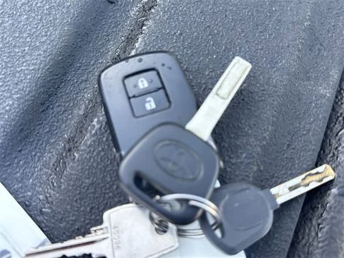 Used 2020 Toyota Tundra 4x4 CrewMax image 24