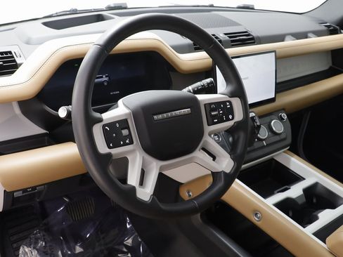 Used 2025 Land Rover Defender 110 S image 7