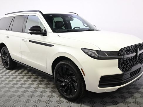 New 2026 Lincoln Navigator Reserve w/ Jet Appearance Package AWD/4WD image 8