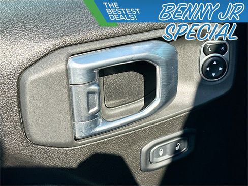 Used 2024 Jeep Gladiator Rubicon w/ Safety Group image 17