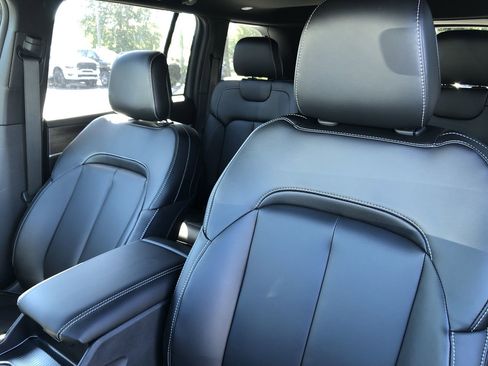 New 2025 Jeep Grand Cherokee Limited w/ Black Appearance Package image 22