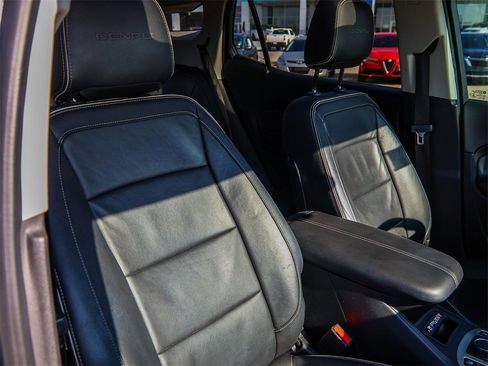 Used 2019 GMC Terrain Denali w/ Comfort Package image 17