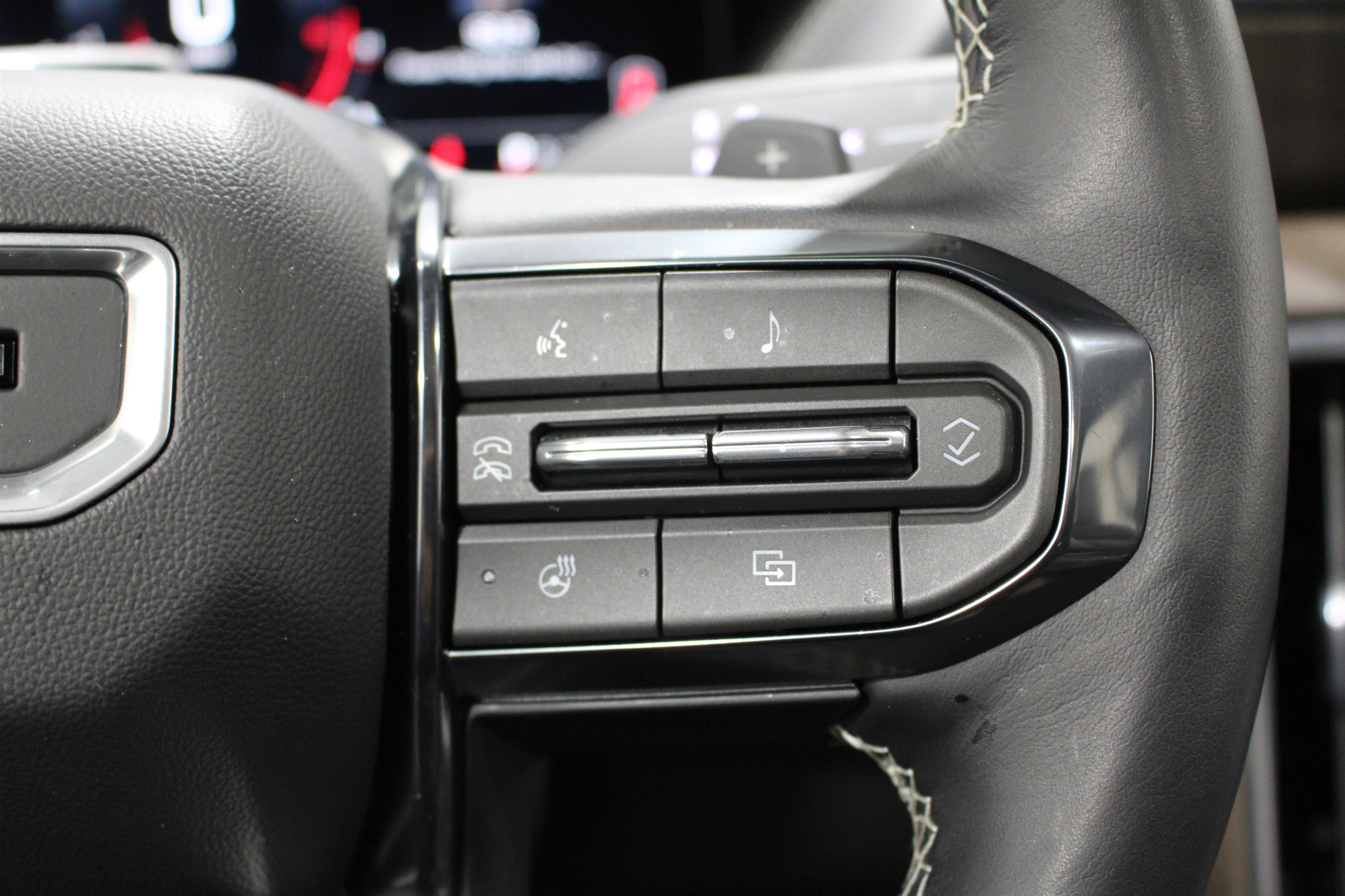 Used 2026 GMC Yukon Denali Ultimate AWD/4WD image 13