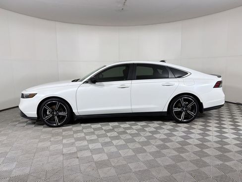 Used 2023 Honda Accord Sport image 2