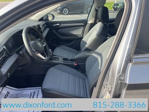 New 2025 Volkswagen Jetta SE image 9