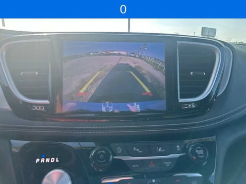Used 2025 Chrysler Pacifica Limited FWD image 37