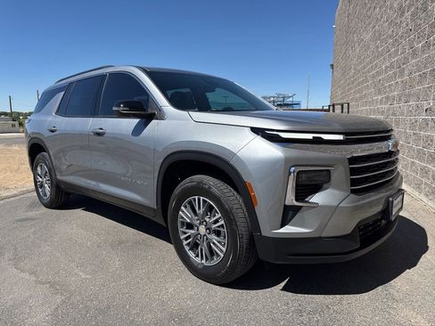 New 2026 Chevrolet Traverse LT image 4