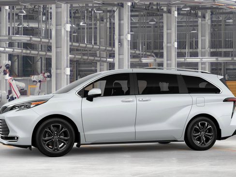 New 2026 Toyota Sienna Platinum image 3