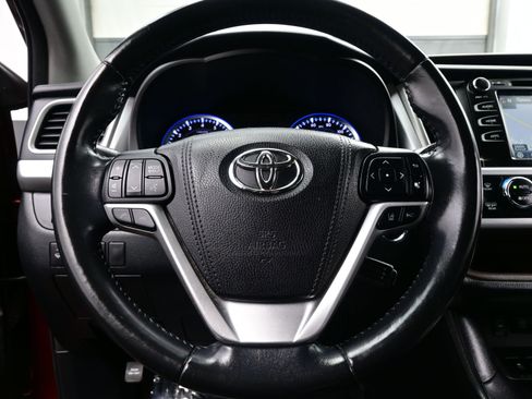 Used 2017 Toyota Highlander XLE image 25