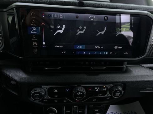Used 2024 Jeep Gladiator Sport AWD/4WD image 23