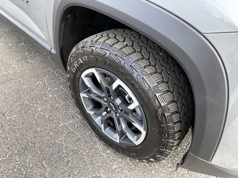 Used 2025 Chevrolet Equinox ACTIV image 11