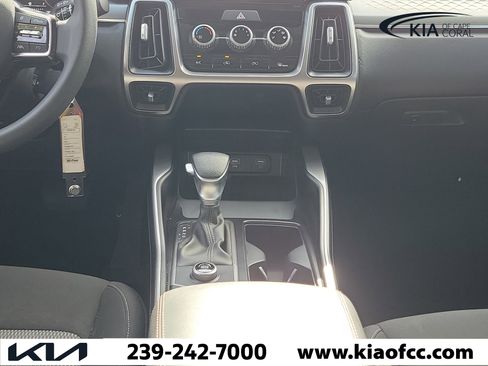 Used 2023 Kia Sorento LX FWD image 19