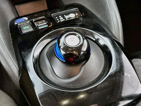 Used 2018 Nissan Leaf SL w/ SL Technology Package FWD image 19
