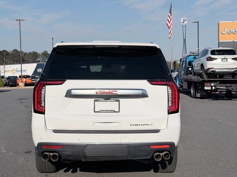 Used 2022 GMC Yukon XL Denali w/ Denali Premium Package image 7